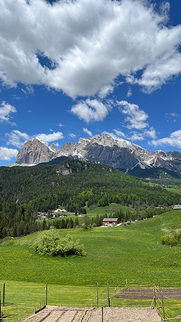 Vista sulle montagne di Cortina da fattormia Cortina Prosport
